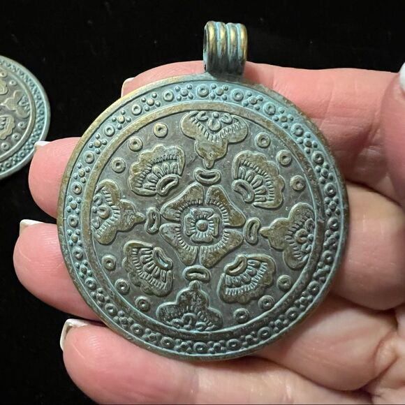 Set of 3 Turquoise Brass Medallions - Picture 5 of 5